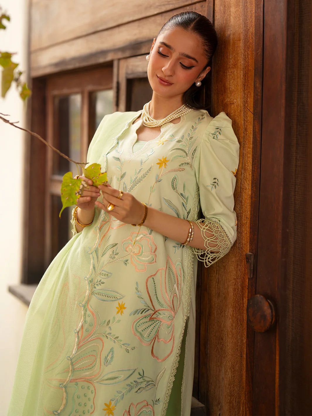 Inlays Mahnur By Angan – Embroidered Lawn 3 Piece Unstitched Suit (AN-012)