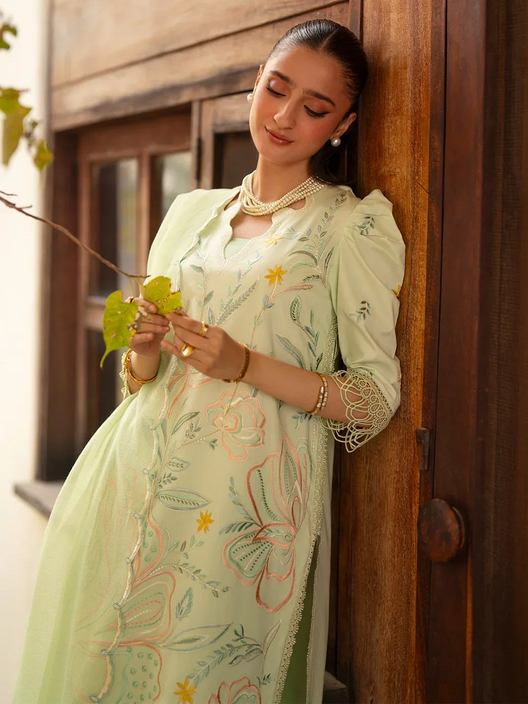 Inlays Mahnur By Angan – Embroidered Lawn 3 Piece Unstitched Suit (AN-012)