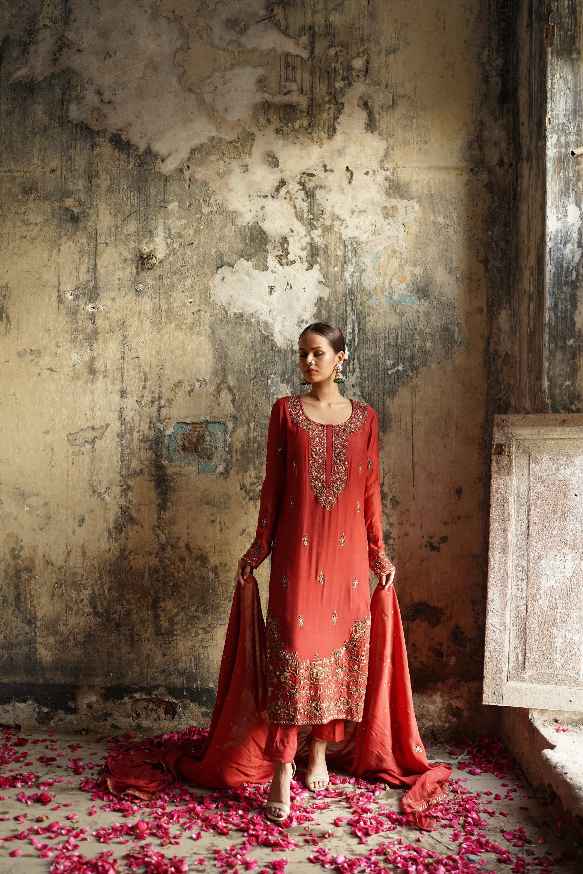 House of siyaab x Amna Ismail ZEBAISH E ZAMANA (CHERRY RED DRESS)