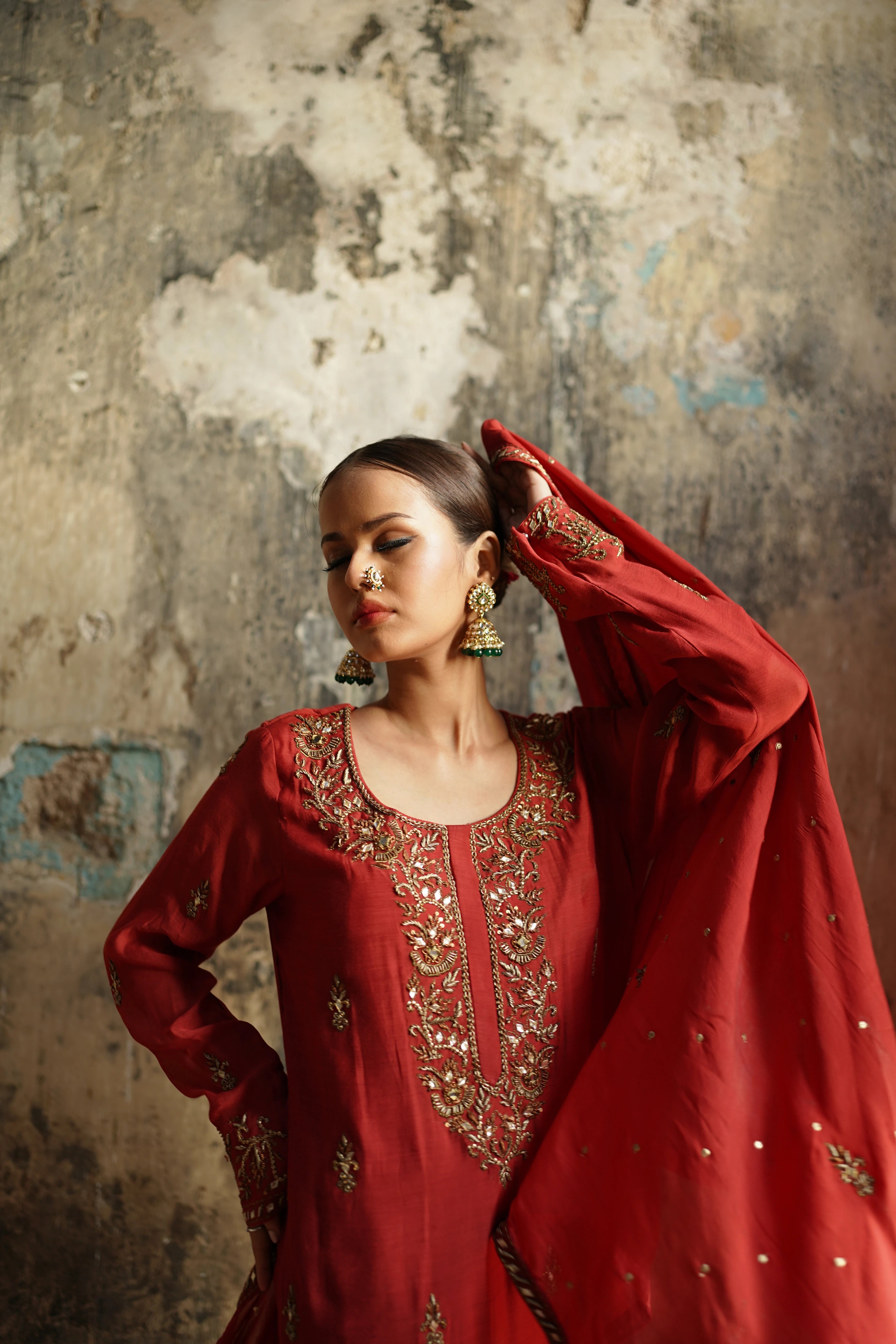 House of siyaab x Amna Ismail ZEBAISH E ZAMANA (CHERRY RED DRESS)