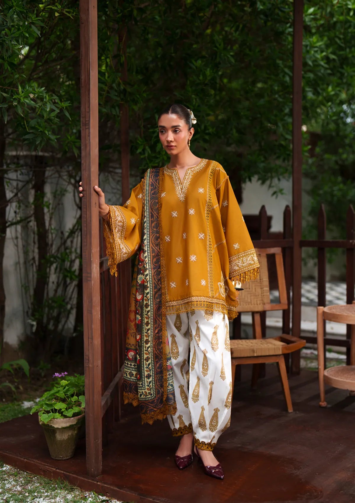 Laanem by Saira Rizwan Unstitched Embroidered Lawn 3 Piece Suit (ZOYA-B)