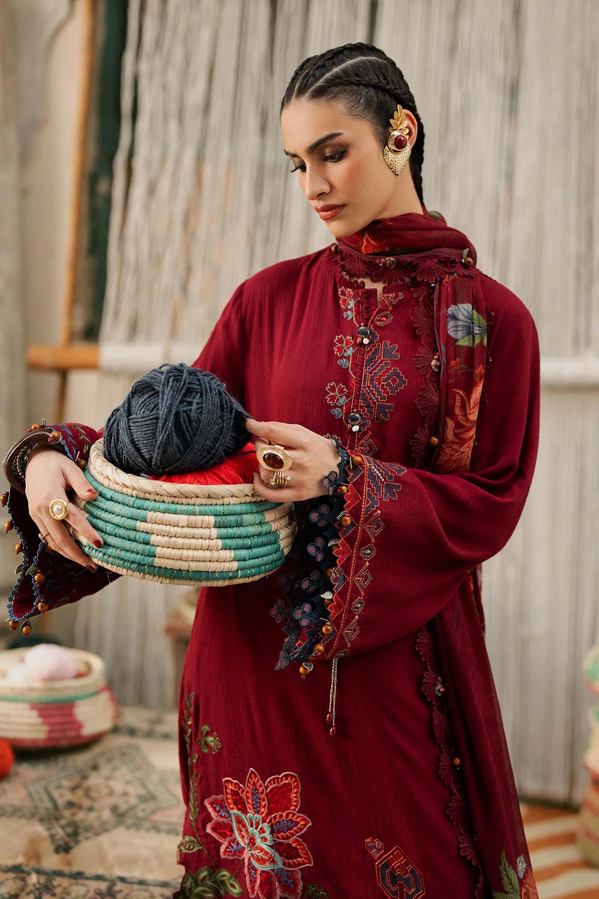 Maria.B M.Prints Volume 31 – 3-Piece Unstitched Embroidered Linen Suit (MPT-31-10-A)