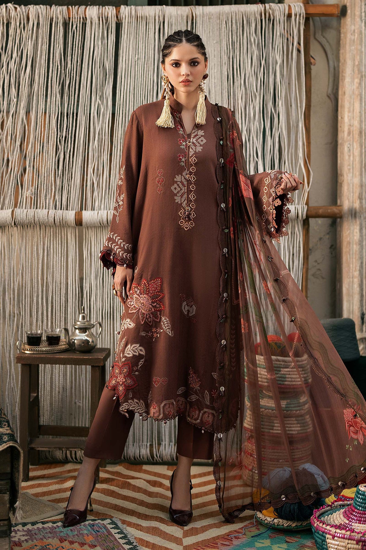 Maria.B M.Prints Volume 31 – 3-Piece Unstitched Embroidered Linen Suit (MPT-31-10-B)