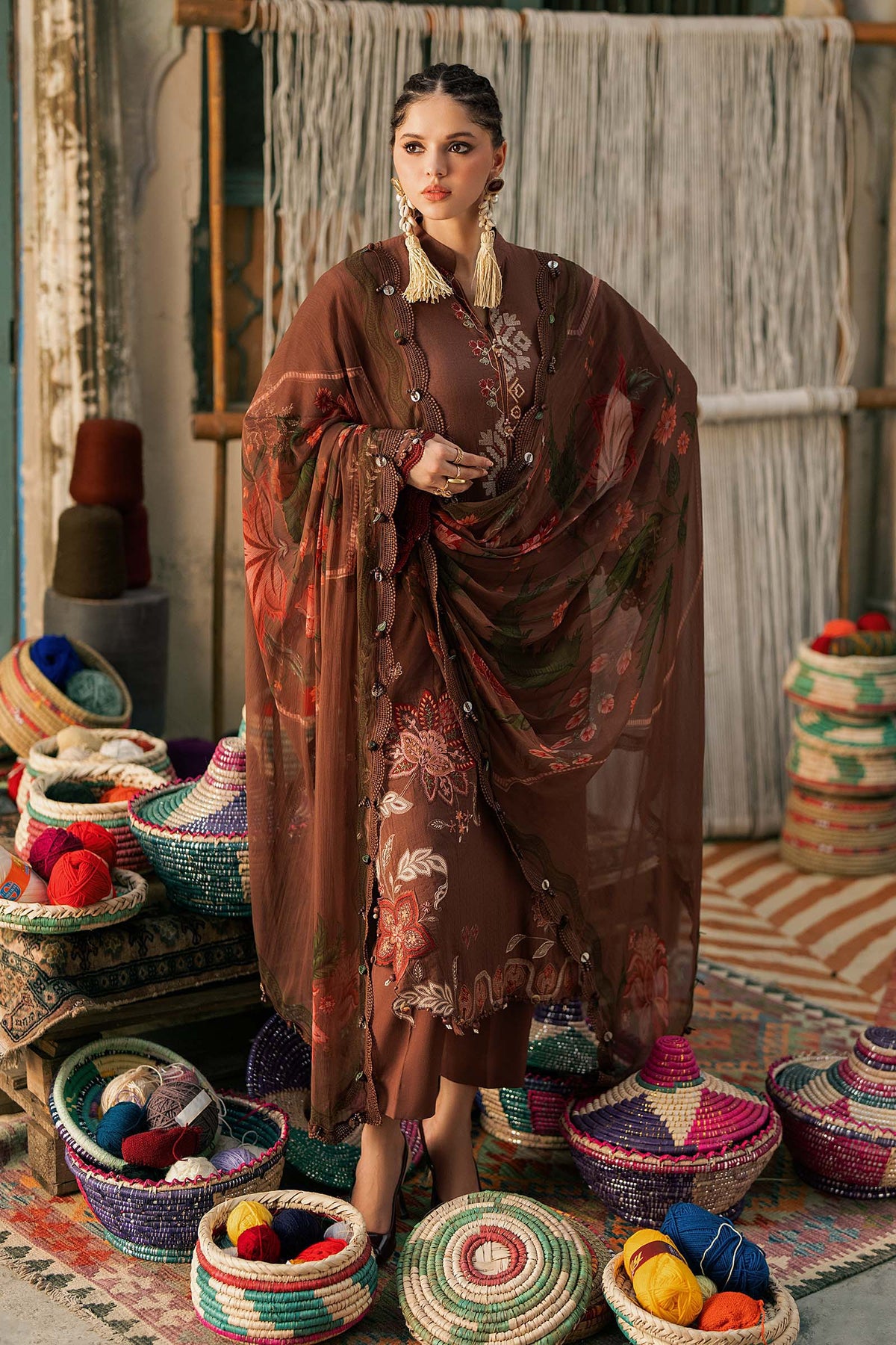 Maria.B M.Prints Volume 31 – 3-Piece Unstitched Embroidered Linen Suit (MPT-31-10-B)