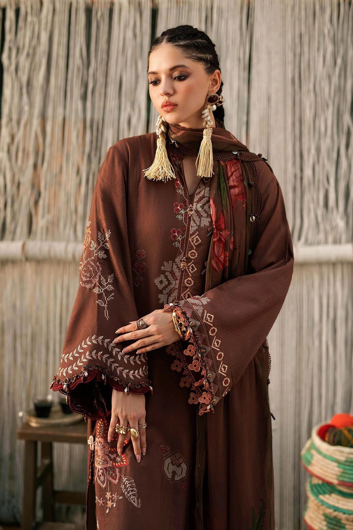 Maria.B M.Prints Volume 31 – 3-Piece Unstitched Embroidered Linen Suit (MPT-31-10-B)