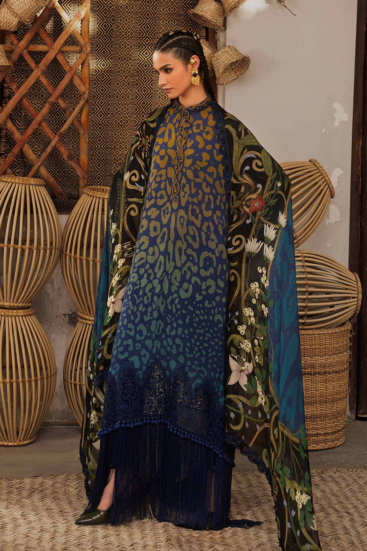 Maria.B M.Prints Volume 31 – 3-Piece Unstitched Embroidered Linen Suit (MPT-31-01-B)
