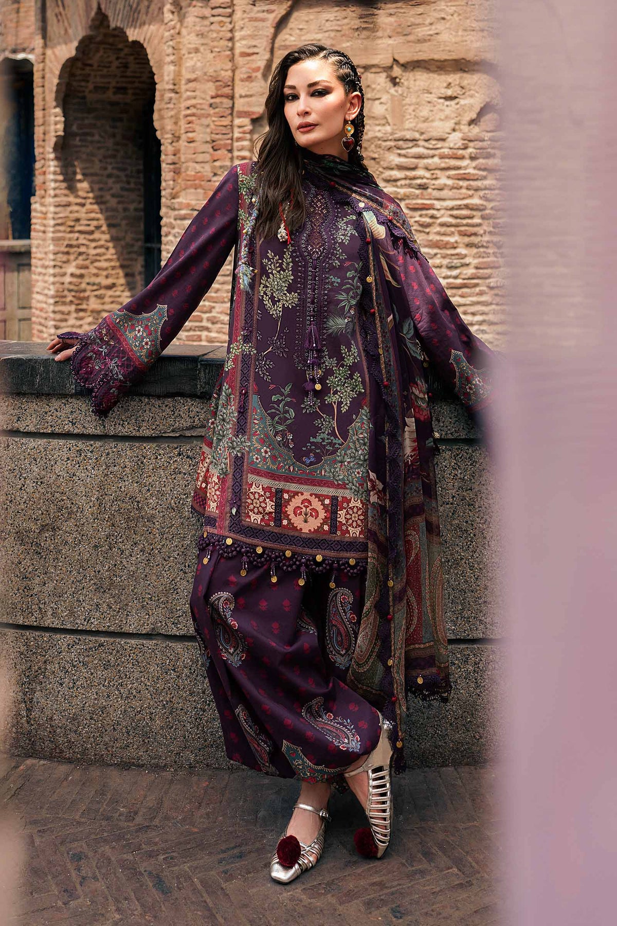 Maria.B M.Prints Volume 31 – 3-Piece Unstitched Embroidered Linen Suit (MPT-31-02-B)