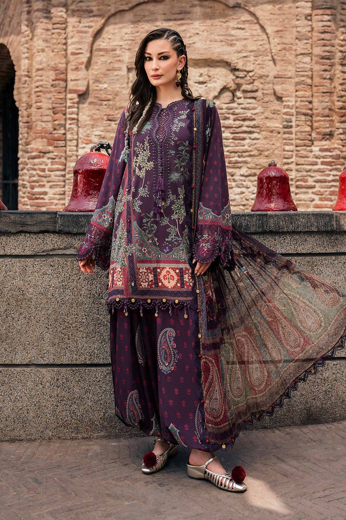 Maria.B M.Prints Volume 31 – 3-Piece Unstitched Embroidered Linen Suit (MPT-31-02-B)