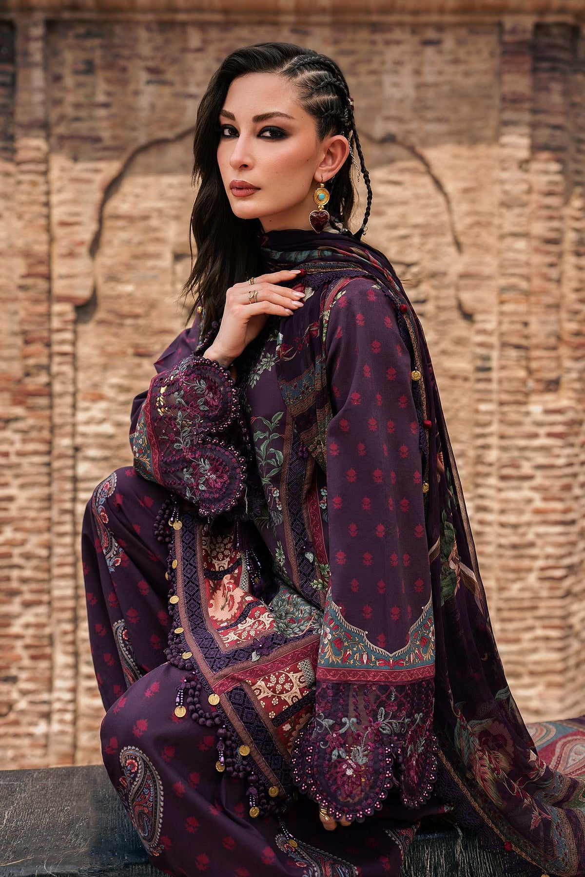 Maria.B M.Prints Volume 31 – 3-Piece Unstitched Embroidered Linen Suit (MPT-31-02-B)