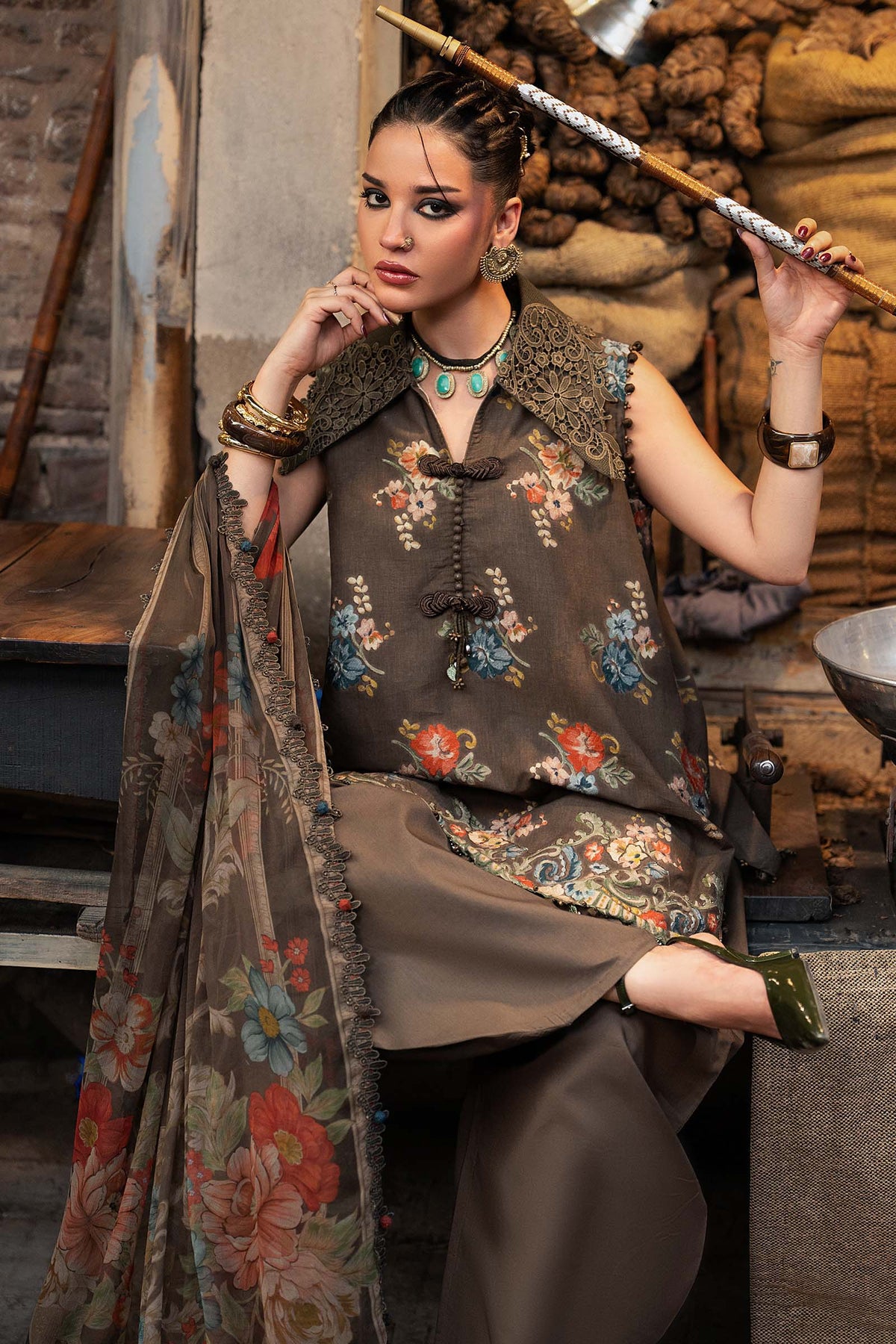 Maria.B M.Prints Volume 31 – 3-Piece Unstitched Embroidered Linen Suit (MPT-31-03-B)