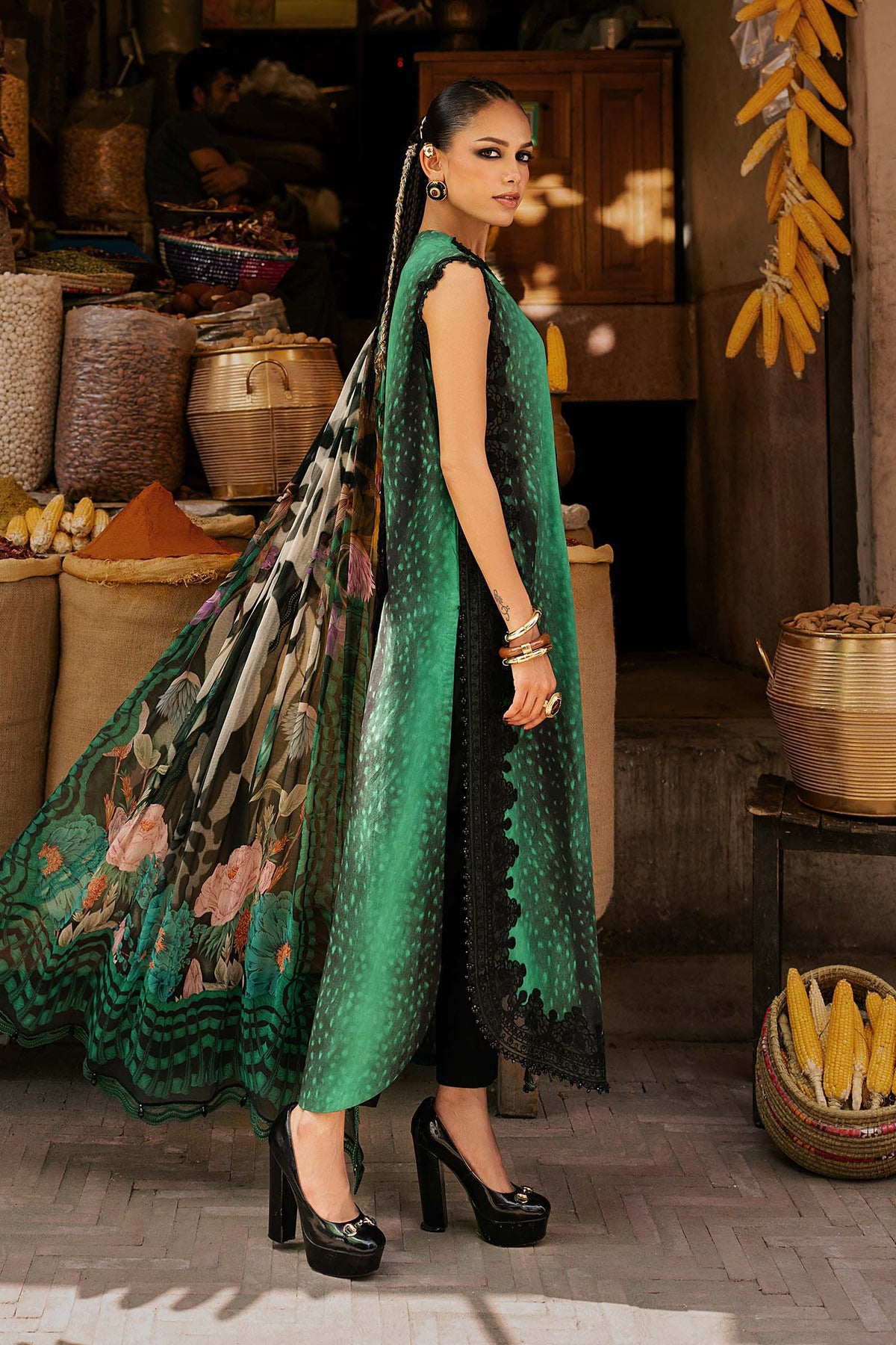 Maria.B M.Prints Volume 31 – 3-Piece Unstitched Embroidered Linen Suit (MPT-31-05-A)