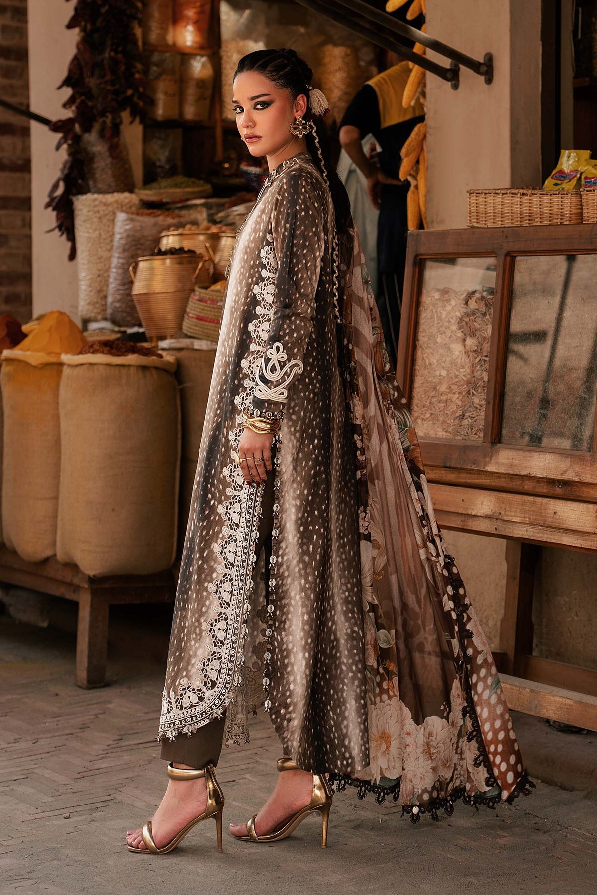 Maria.B M.Prints Volume 31 – 3-Piece Unstitched Embroidered Linen Suit (MPT-31-05-B)