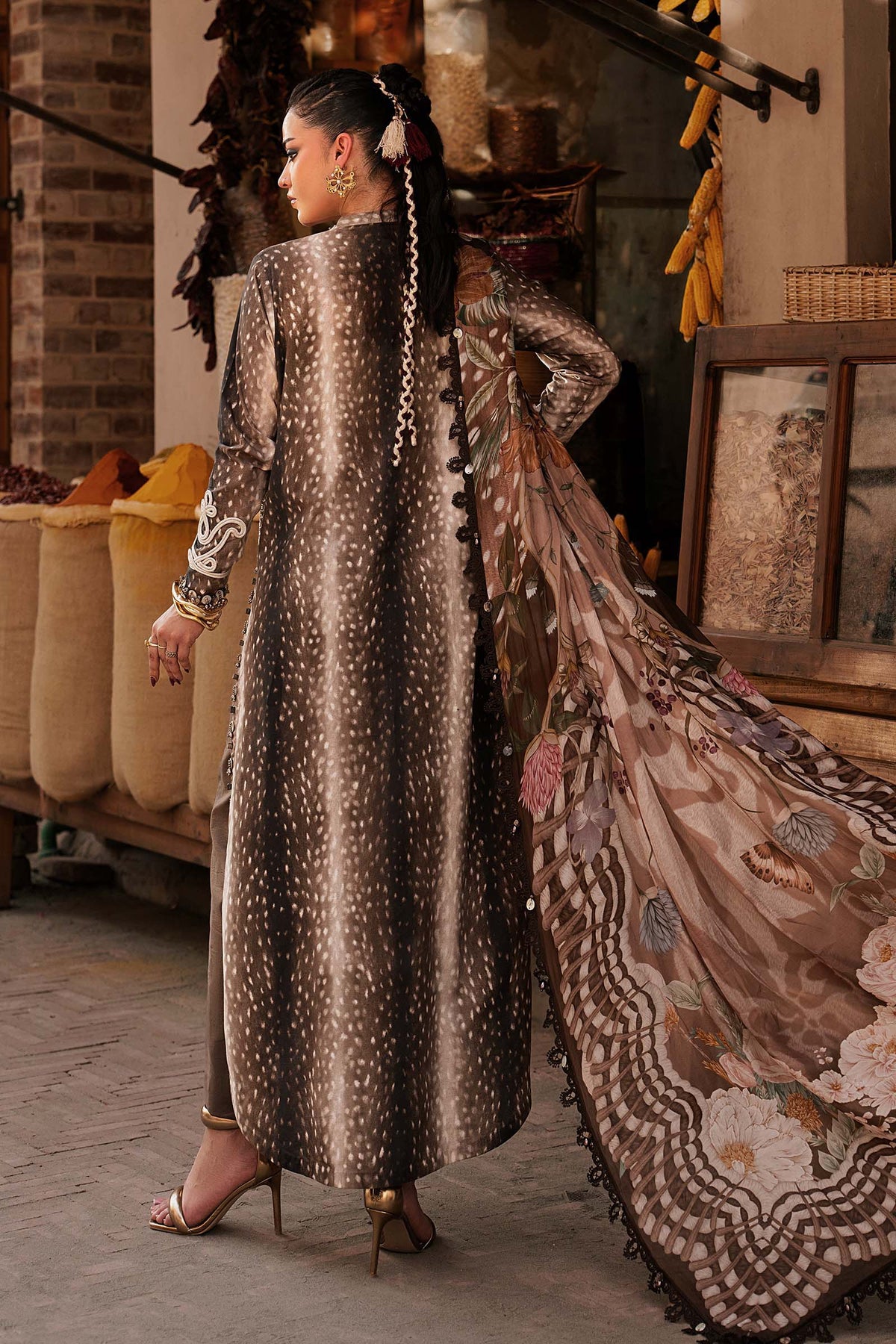 Maria.B M.Prints Volume 31 – 3-Piece Unstitched Embroidered Linen Suit (MPT-31-05-B)
