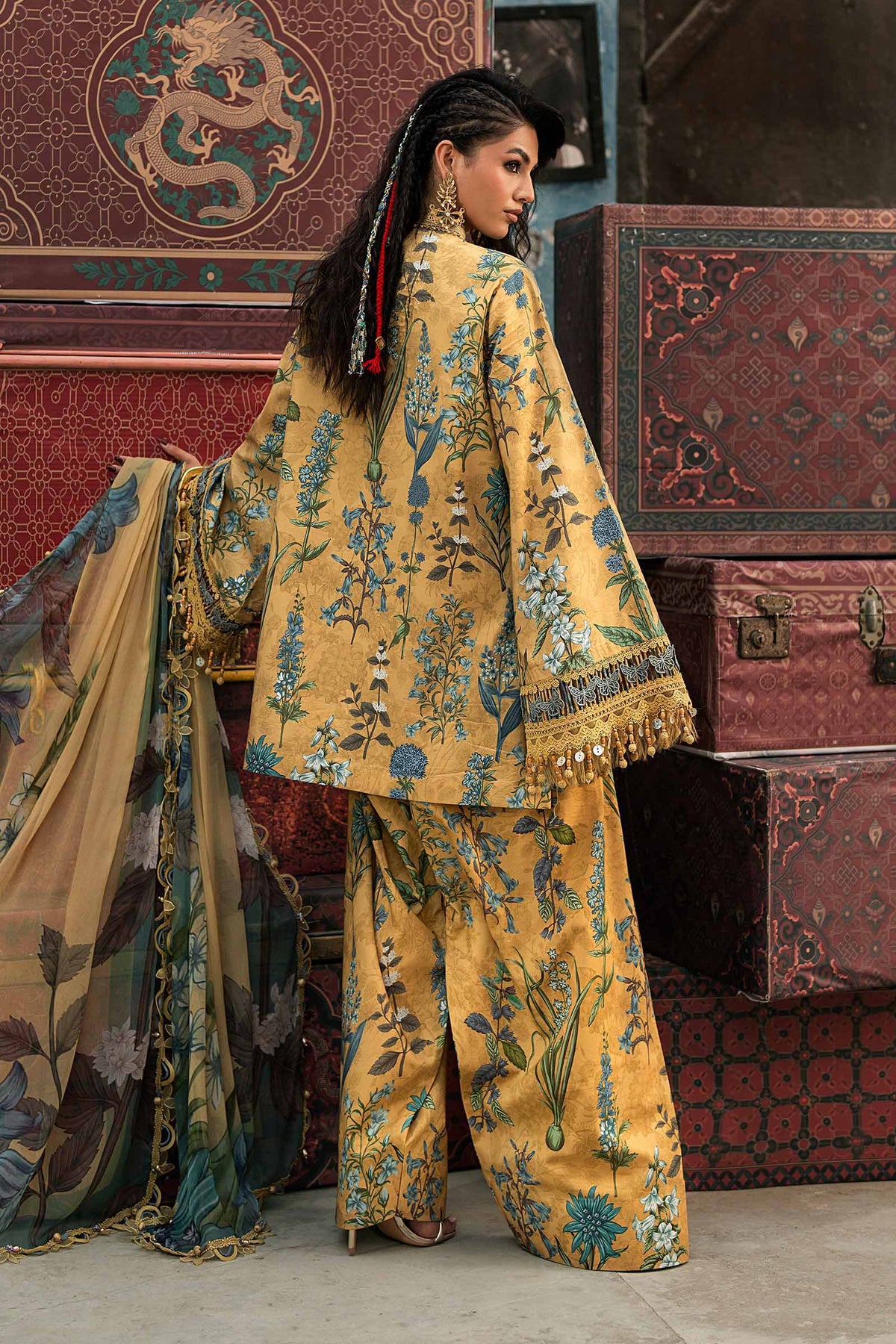 Maria.B M.Prints Volume 31 – 3-Piece Unstitched Embroidered Linen Suit (MPT-31-06-A)