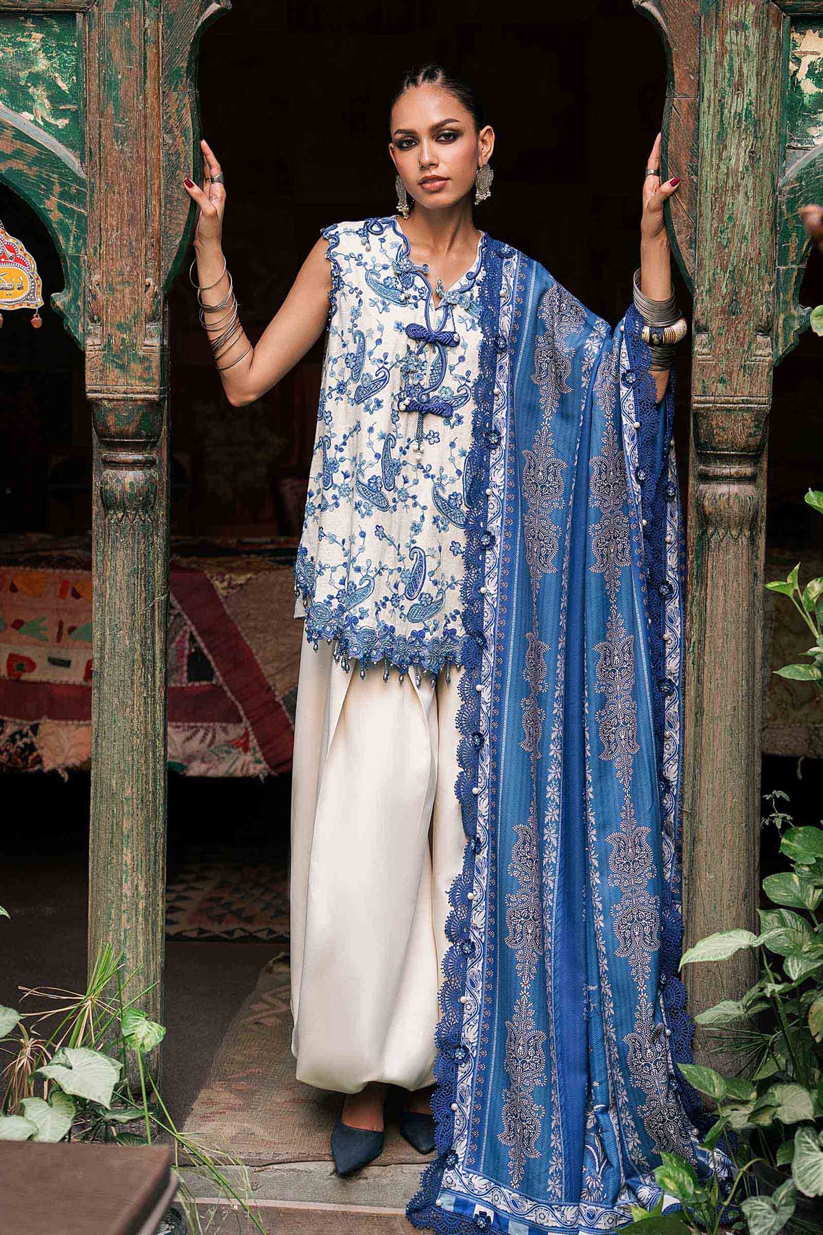 Maria.B M.Prints Volume 31 – 3-Piece Unstitched Embroidered Linen Suit (MPT-31-08-A)