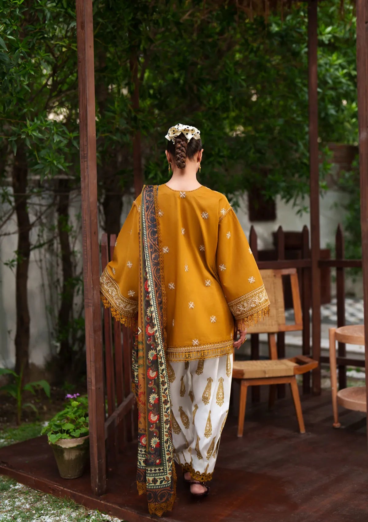 Laanem by Saira Rizwan Unstitched Embroidered Lawn 3 Piece Suit (ZOYA-B)