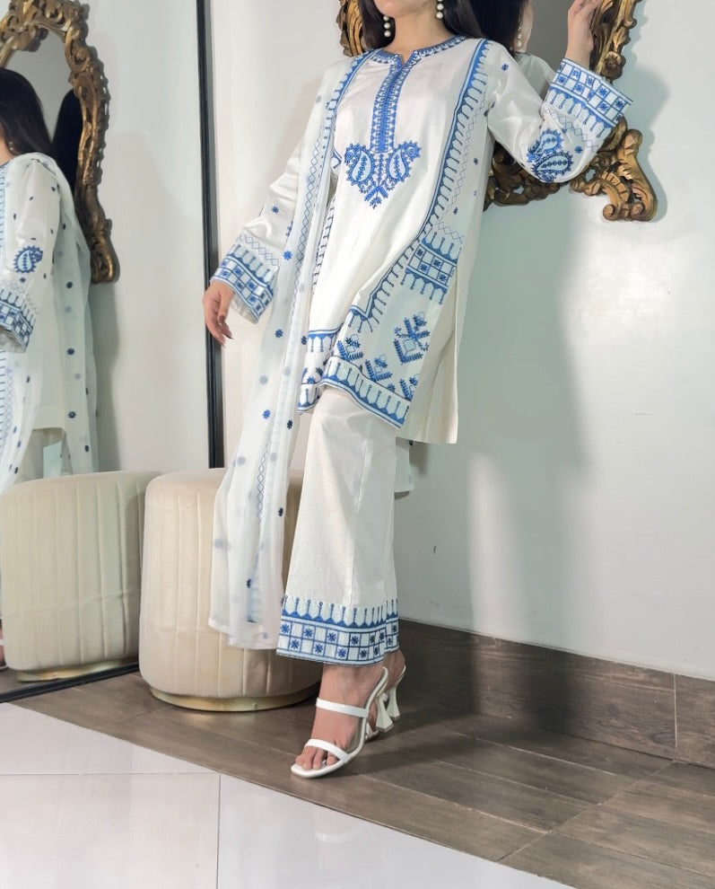 Amna Khurram Embroidered Lawn Cotton Stitched 3 Piece Suit (01)