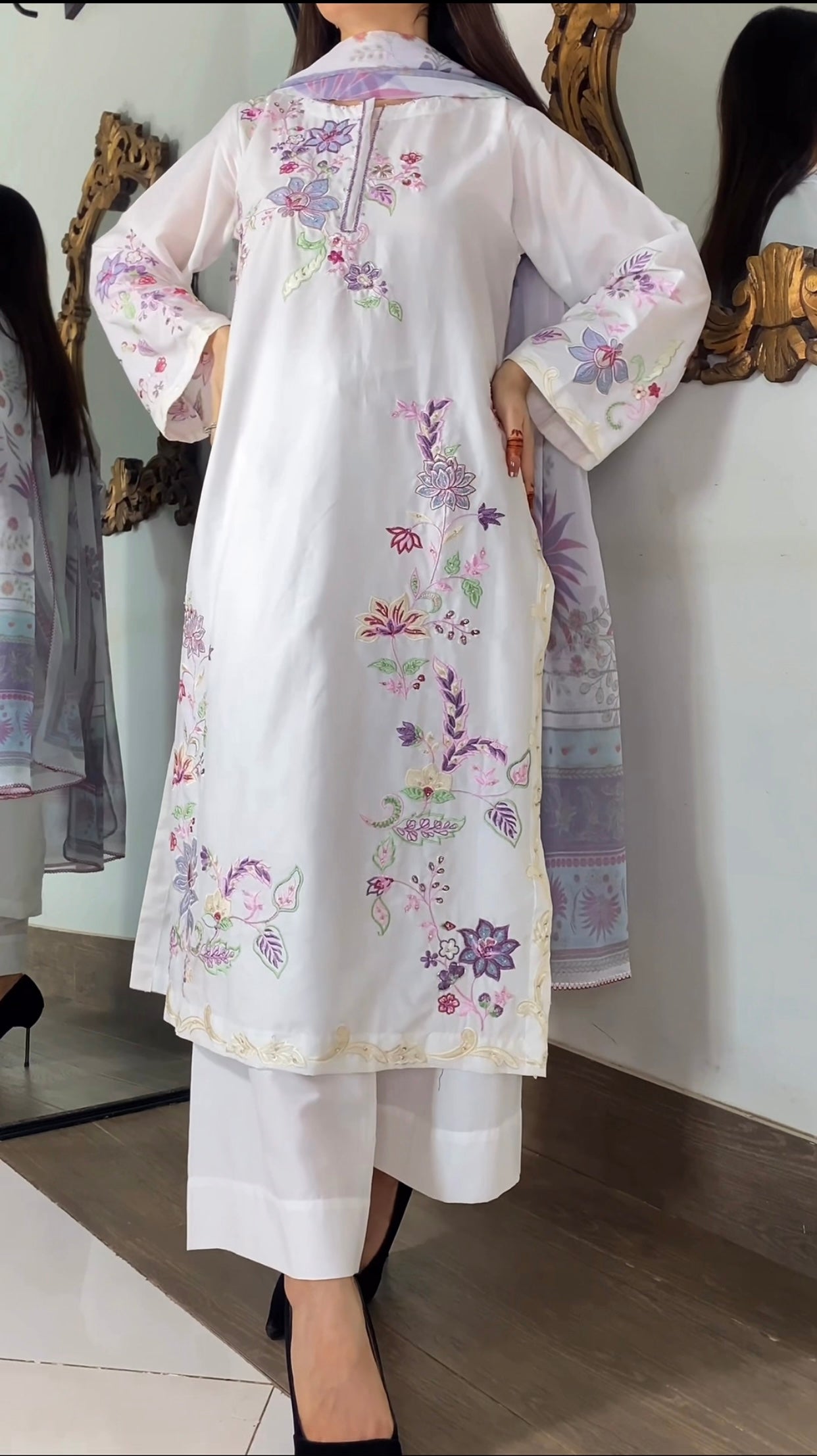 Amna Khurram – 3 Piece Lawn Embroidered Suit with Chiffon Dupatta