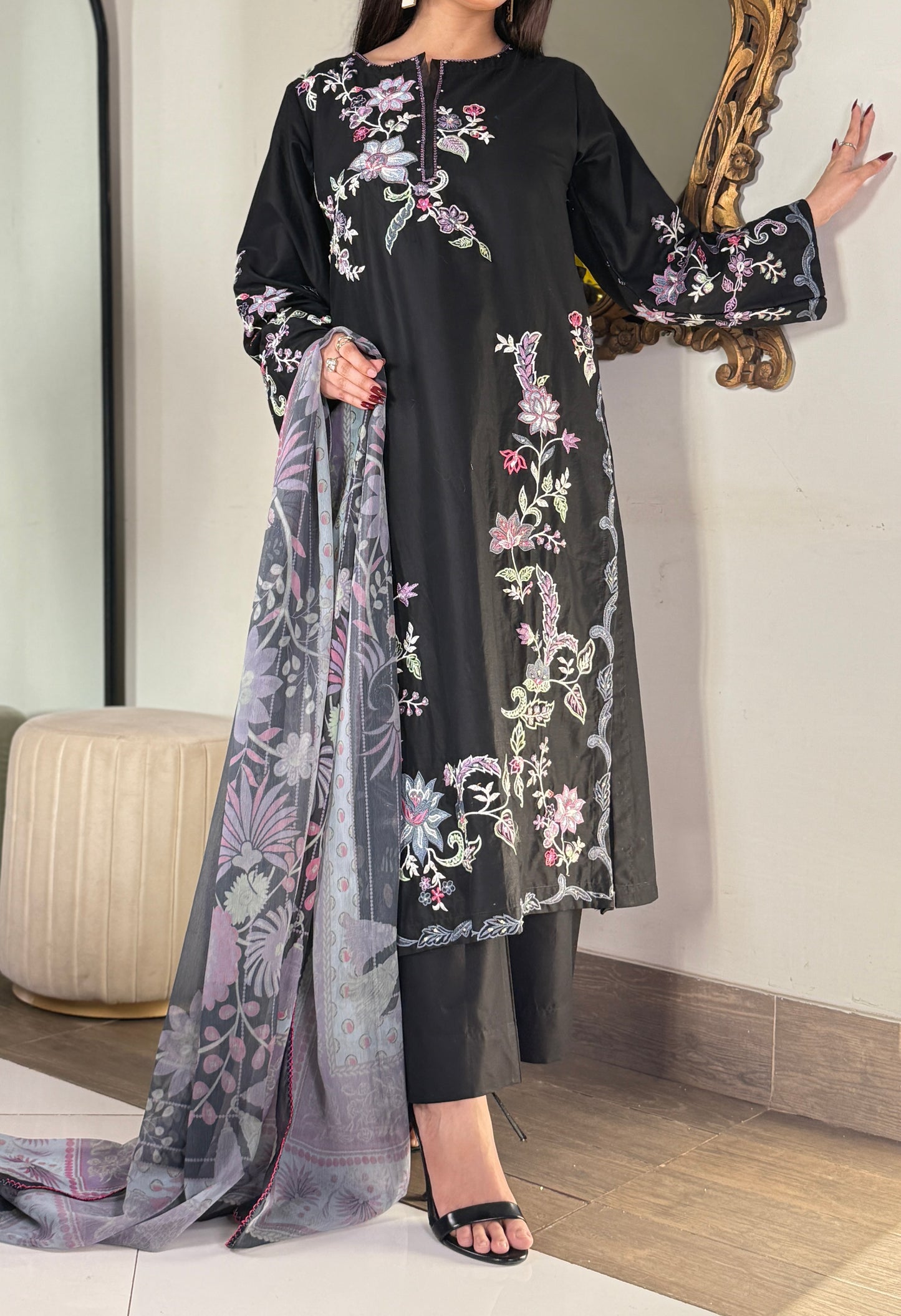 Amna Khurram – 3 Piece Lawn Embroidered Suit with Chiffon Dupatta