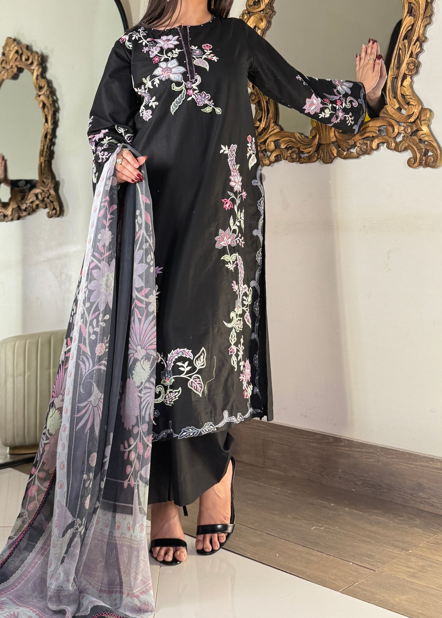Amna Khurram – 3 Piece Lawn Embroidered Suit with Chiffon Dupatta