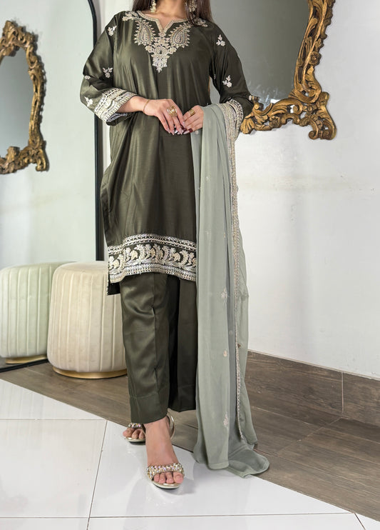 Amna Khurram Formal Collection – Viscose 3 Piece Suit with Embroidered Chiffon Dupatta