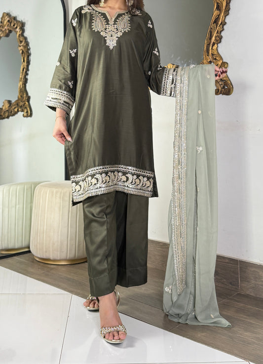 Amna Khurram Formal Collection – Viscose 3 Piece Suit with Embroidered Chiffon Dupatta