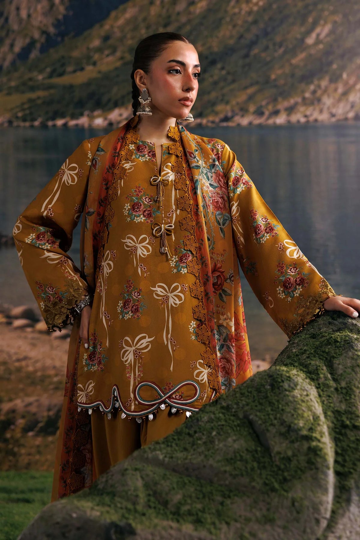 Maria.B M Basics 3 Piece Unstitched Embroidered Linen Suit (8A)