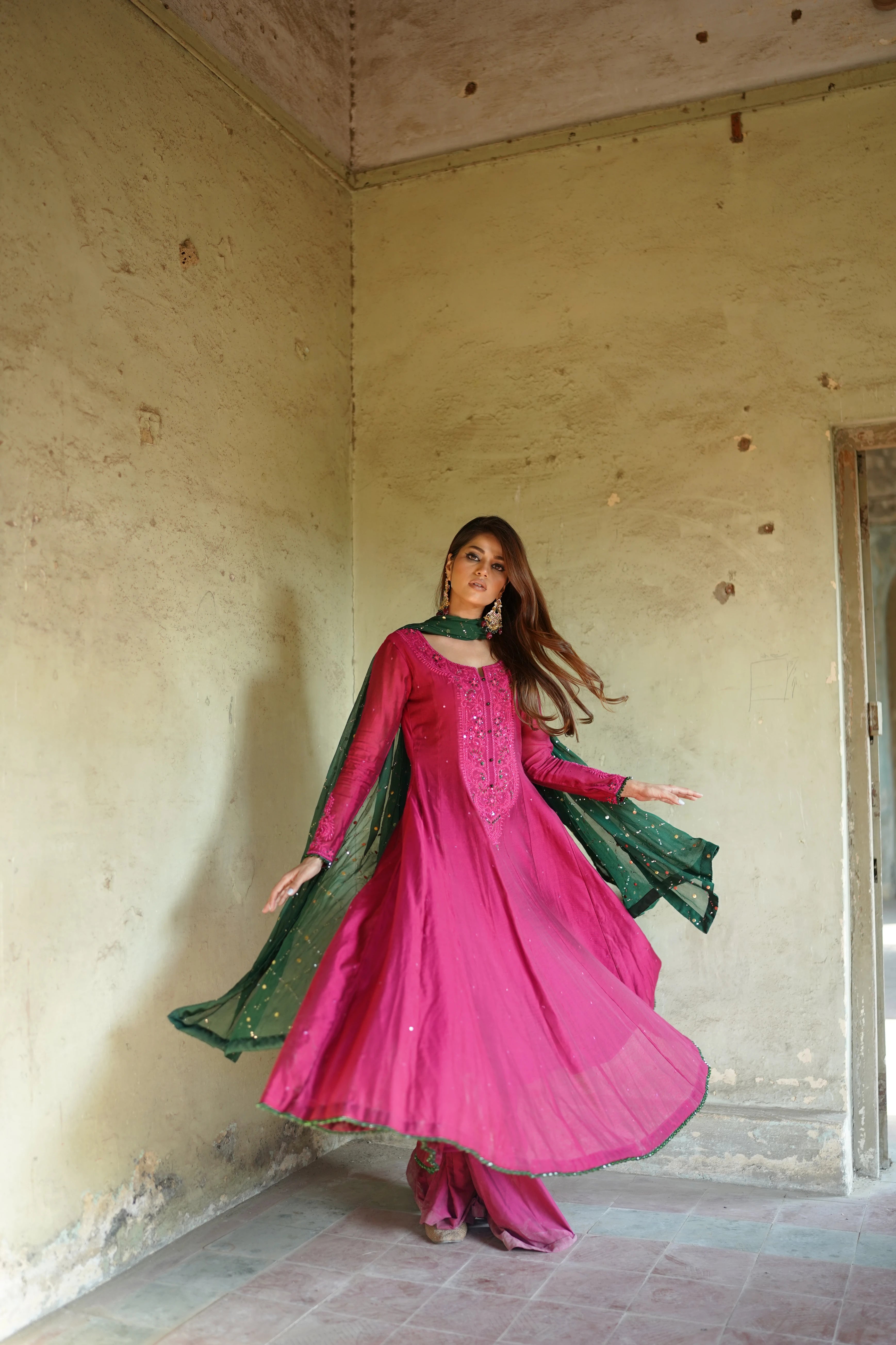 House of siyaab x Amna Ismail ZEBAISH E ZAMANA (PINK DRESS KAMDANI DUPATTA)