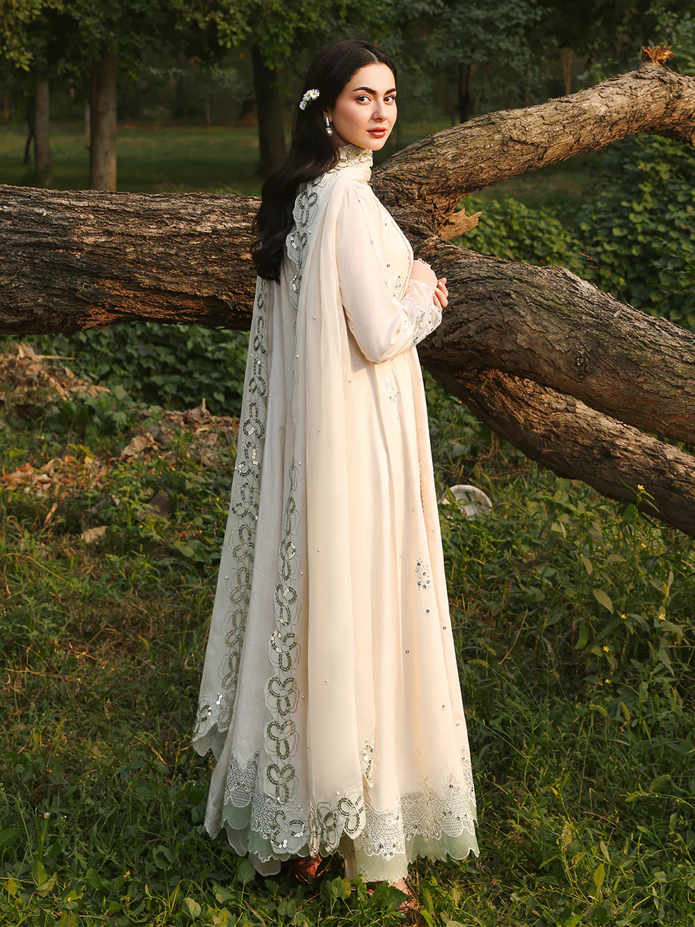 Janaan Premium Chikankari Jacquard 3-Piece Stitched suite (Pearl)