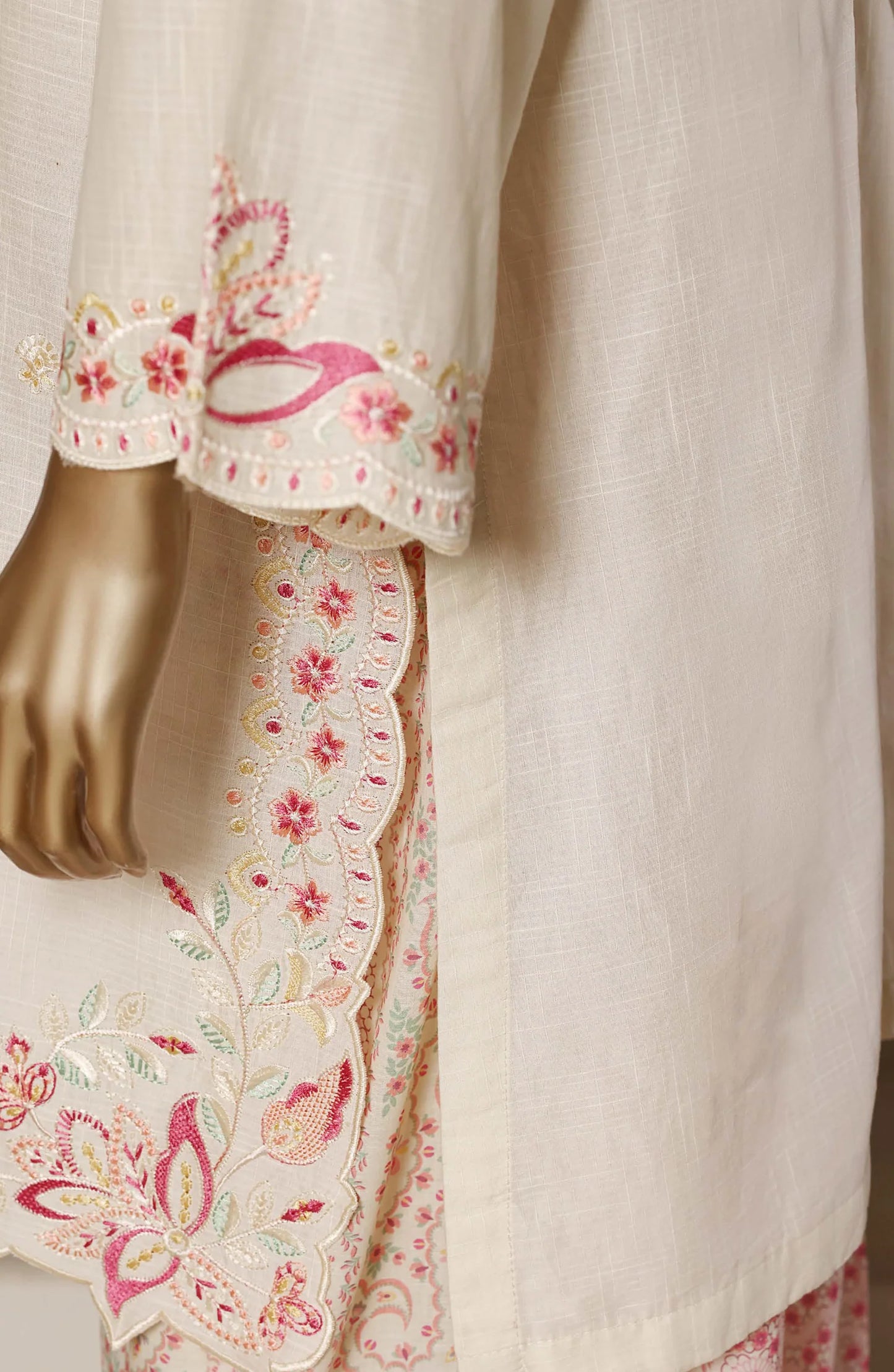 Sadabahar Eclair Embroidered Lawn Stitched 3 Piece Suit