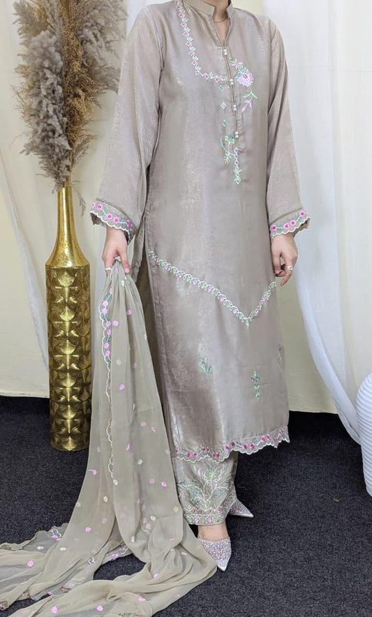 Amna Khurram Velvet Silk Embroidered 3-Piece Suit with Embroidered Chiffon Dupatta A016 – Ready to Wear