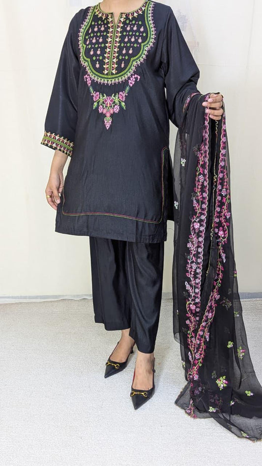 Amna Khurram Silk Embroidered 3-Piece Suit with Embroidered Chiffon Dupatta A022 – Ready to Wear