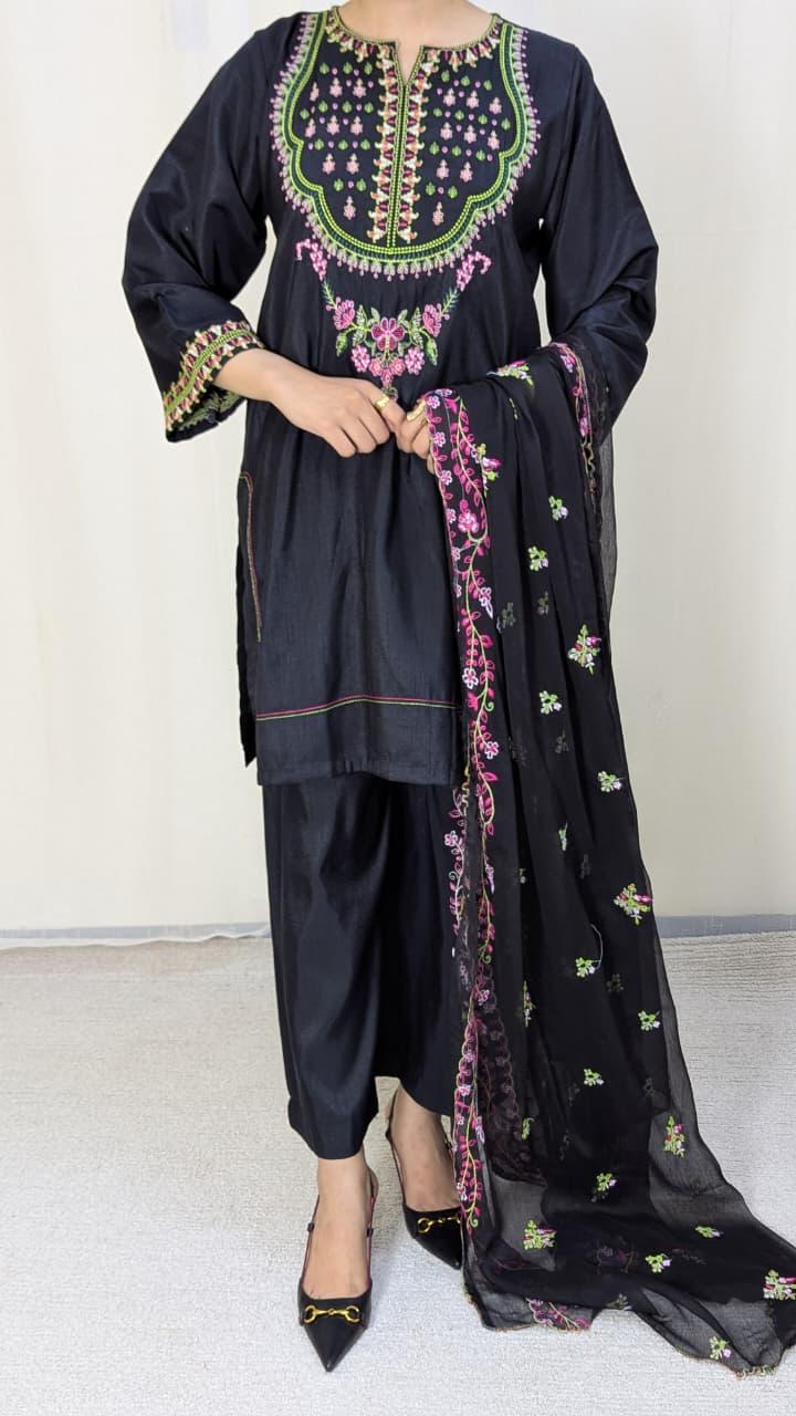 Amna Khurram Silk Embroidered 3-Piece Suit with Embroidered Chiffon Dupatta A022 – Ready to Wear