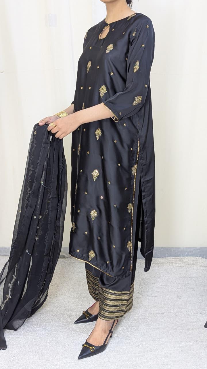 Amna Khurram Korean Silk Embroidered 3-Piece Suit with Embroidered Chiffon Dupatta A023 – Ready to Wear