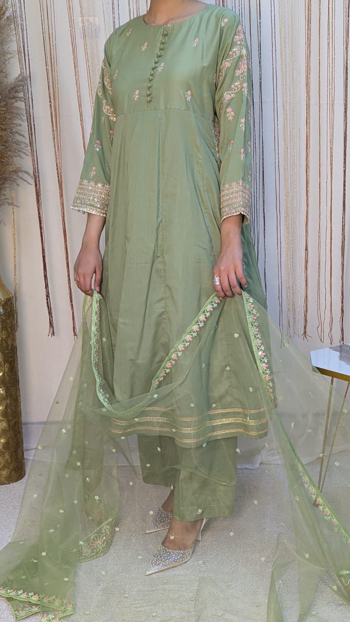 Amna Khurram Lawn Embroidered 3-Piece Suit with Embroidered Net Dupatta A029 – Ready to Wear