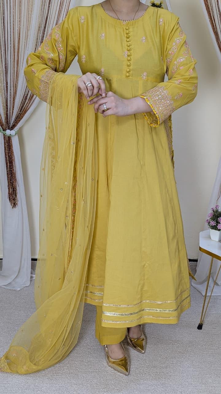 Amna Khurram Lawn Embroidered 3-Piece Suit with Embroidered Net Dupatta A028 – Ready to Wear