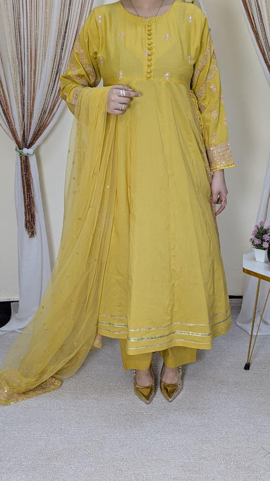 Amna Khurram Lawn Embroidered 3-Piece Suit with Embroidered Net Dupatta A028 – Ready to Wear