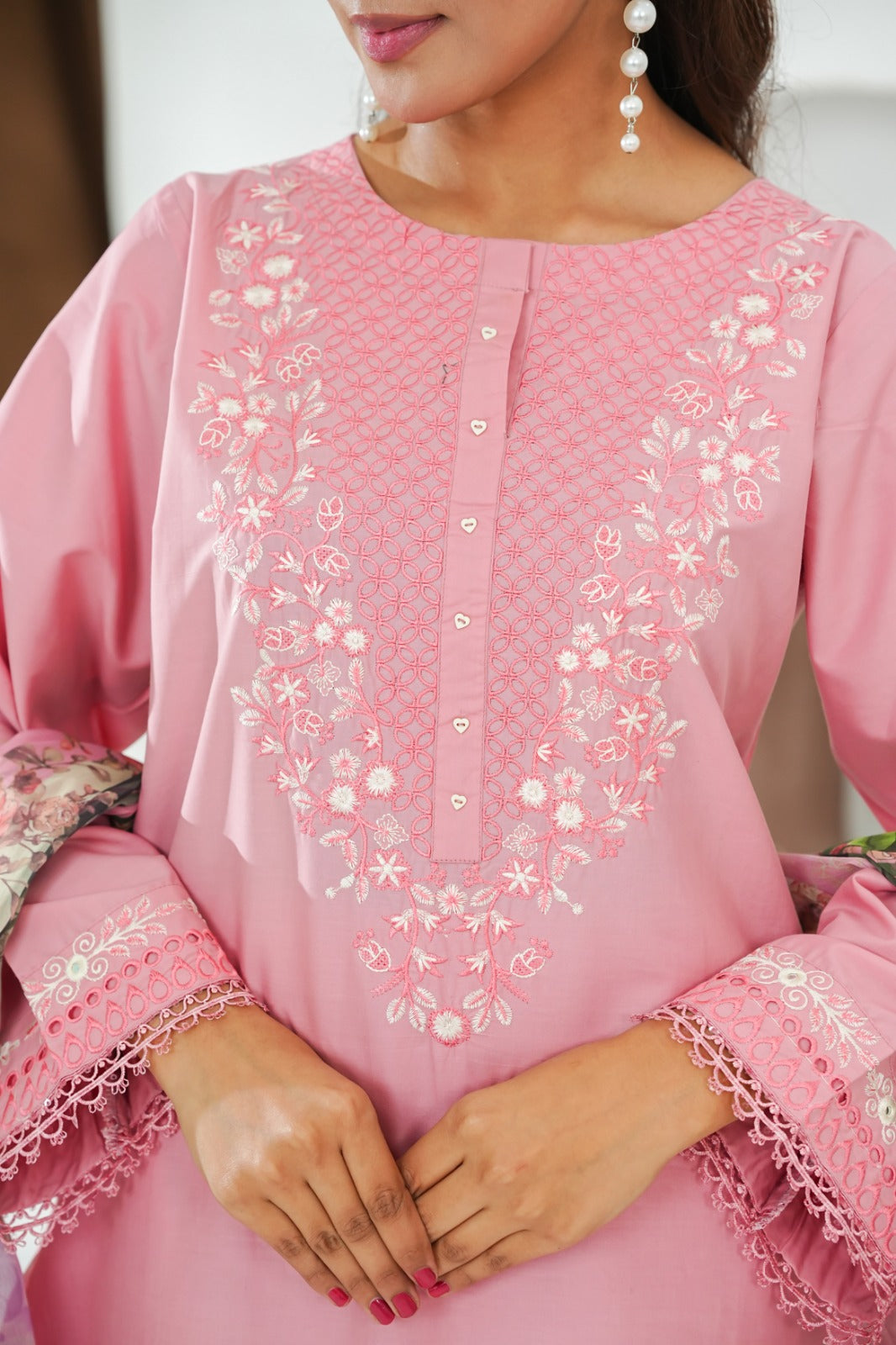 Amna Khuram – Peach JAL Embroidery Neck Cotton Lawn 3PC Stitched