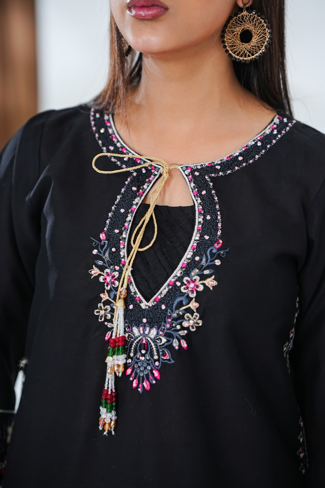 Amna Khuram – BLACK Embroidered 3PC Cotton Lawn Stitched Outfit