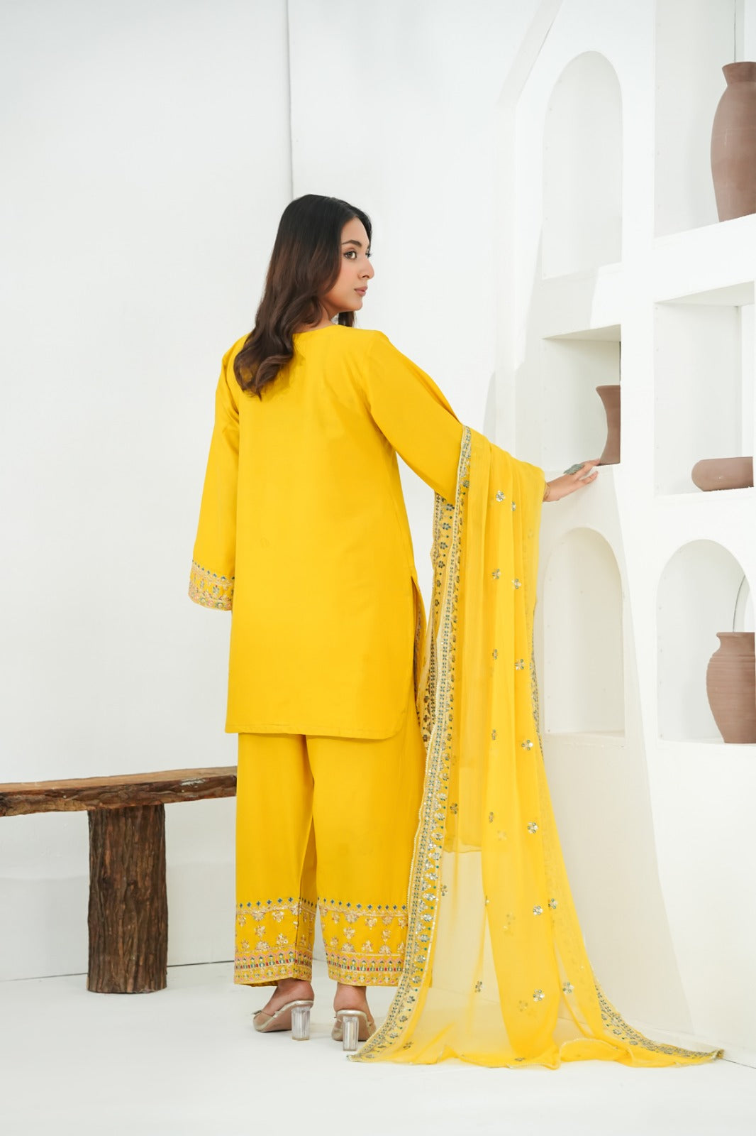 Amna Khuram – Yellow Charizma Style 3PC Cotton Lawn Stitched Suit