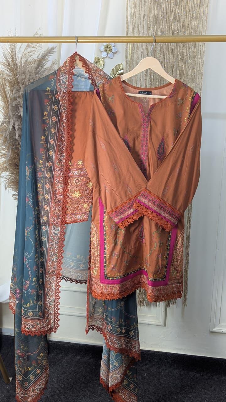 Laanem by Saira Rizwan stitched Embroidered Lawn 3 Piece Suit (AZAI-B)