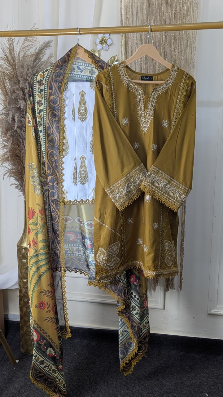 Laanem by Saira Rizwan stitched Embroidered Lawn 3 Piece Suit (ZOYA-B)