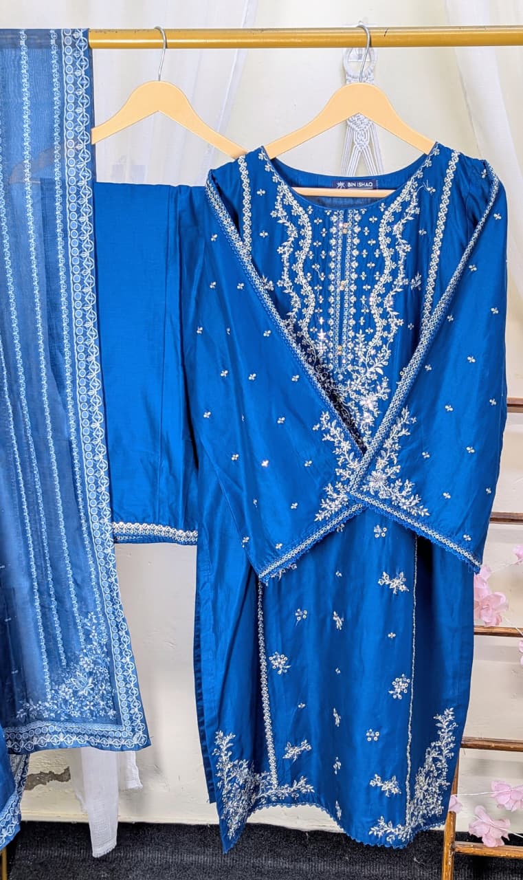 Hayat Embroidered Lawn Stitched 3 Piece Suit (11)