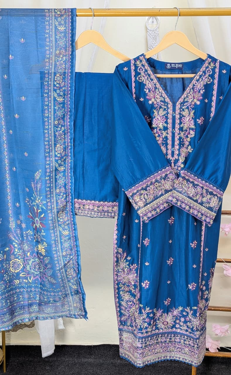 Hayat Embroidered Lawn Stitched 3 Piece Suit (13)