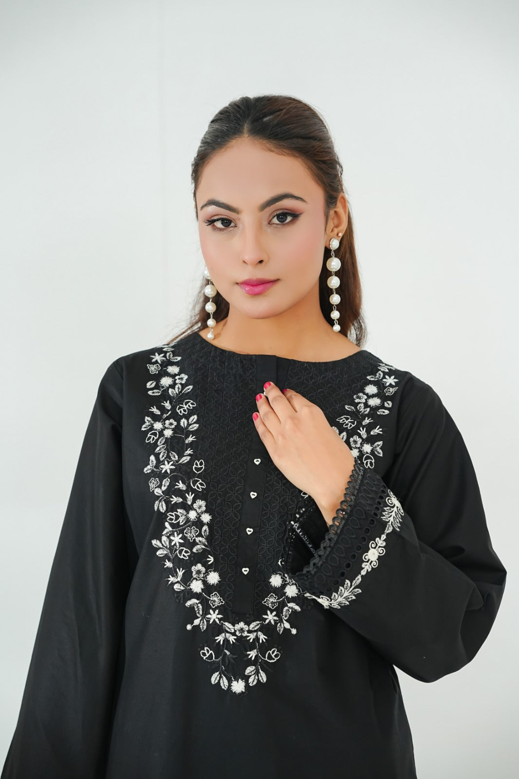 Amna Khuram – BLACK Cut Dana Emb Neck 3PC Cotton Lawn Stitched Suit