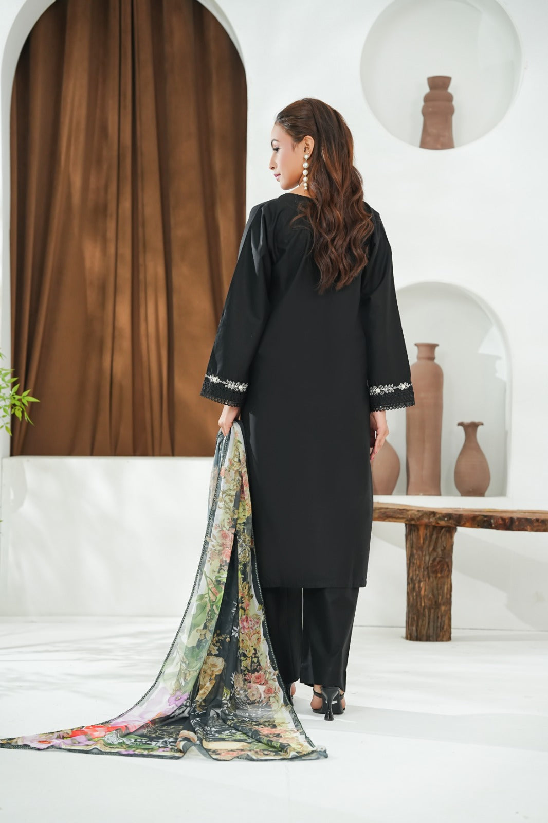 Amna Khuram – BLACK Cut Dana Emb Neck 3PC Cotton Lawn Stitched Suit