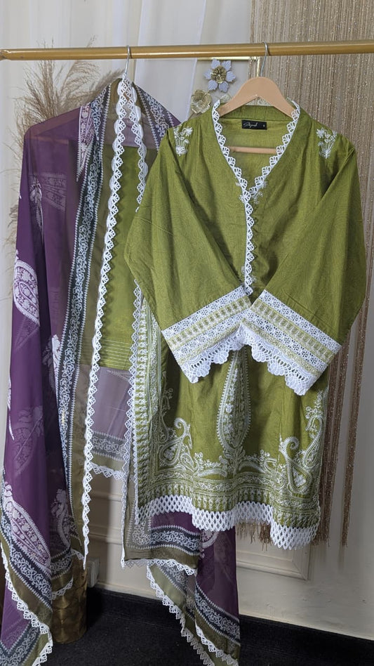 Laanem by Saira Rizwan stitched Embroidered Lawn 3 Piece Suit (NERAYA-A)
