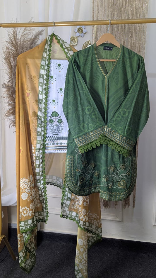 Laanem by Saira Rizwan stitched Embroidered Lawn 3 Piece Suit (ELOWEN-A)