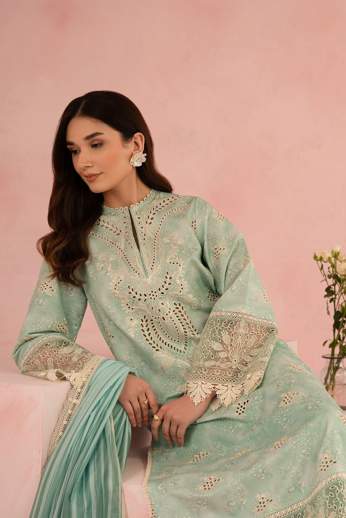 Afrozeh Leonora The Folral Charm Lawn '2025