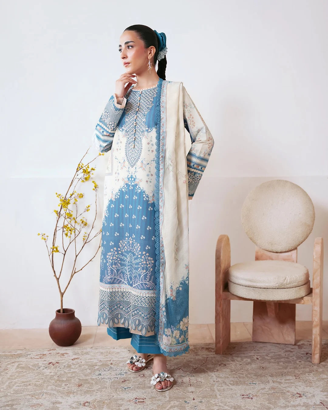 Eshaal – Embroidered Dobby Lawn 3-Piece Suit (stitch )